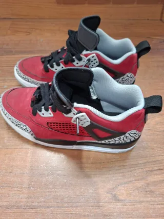 Zapatillas Jordan Rojas Talla 40