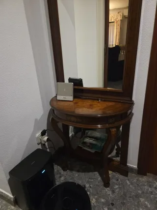 Mueble recibidor antiguo madera y espejo. 