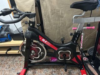 Bicicleta de Spinning ILICO Roja y Negra
