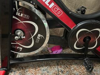 Bicicleta de Spinning ILICO Roja y Negra