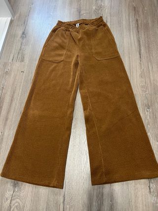 Pantalón pana tipo chándal ancho