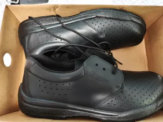 Zapatos de trabajo negros robustos