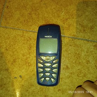 Nokia vintage cellulare con radio FM e torcia 
