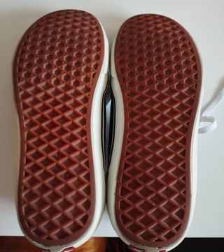 Zapatillas Vans Talla 38 Negras y Blancas