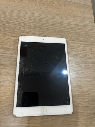 Confezione da 6 telefoni Oppo, Redmi, Samsung. Tavolo Apple