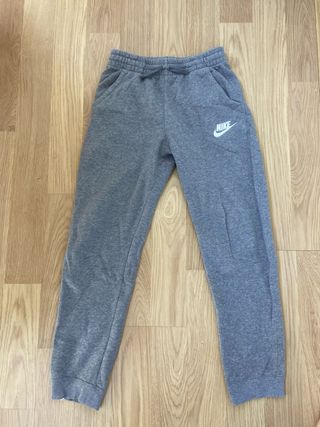 Pantalón Nike gris niño
