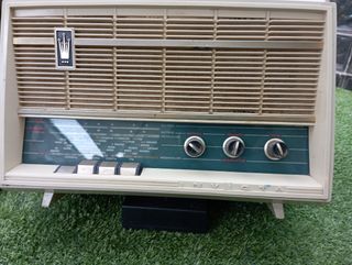 Radio Invicta Vintage Beige/Verde