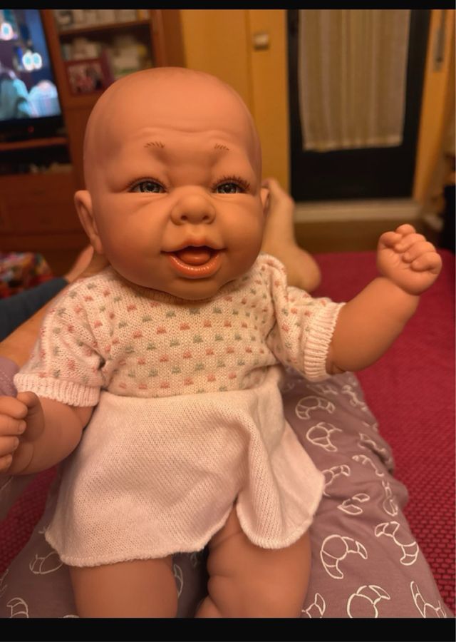 Bebé Reborn con gorrito rosa