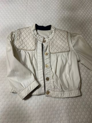 Cazadora corta Holly Preppy blanca y dorada