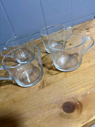 Cafetera Nespresso DeLonghi Negra.  + Tazas