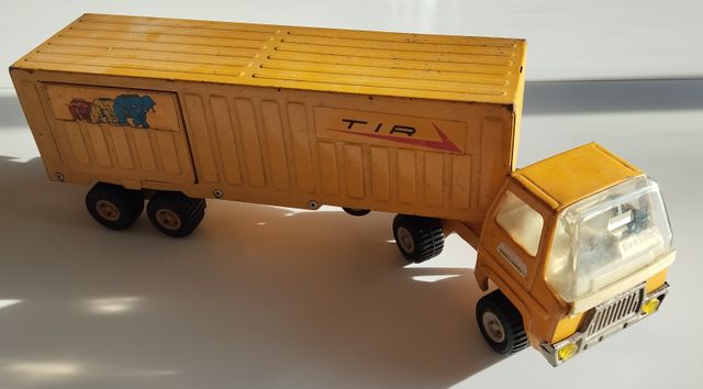 CAMIÓN-TRAILER SANSON BRAVO - RICO - METALICO