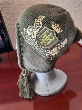 Gorro de lana verde con escudo Alemania