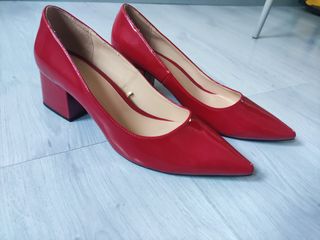 Zapatos de tacón rojos charol
