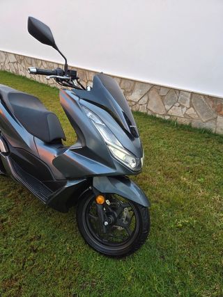 Honda PCX 125 Gris Oscuro