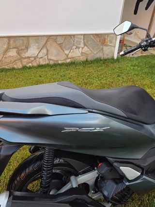 Honda PCX 125 Gris Oscuro