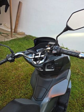 Honda PCX 125 Gris Oscuro