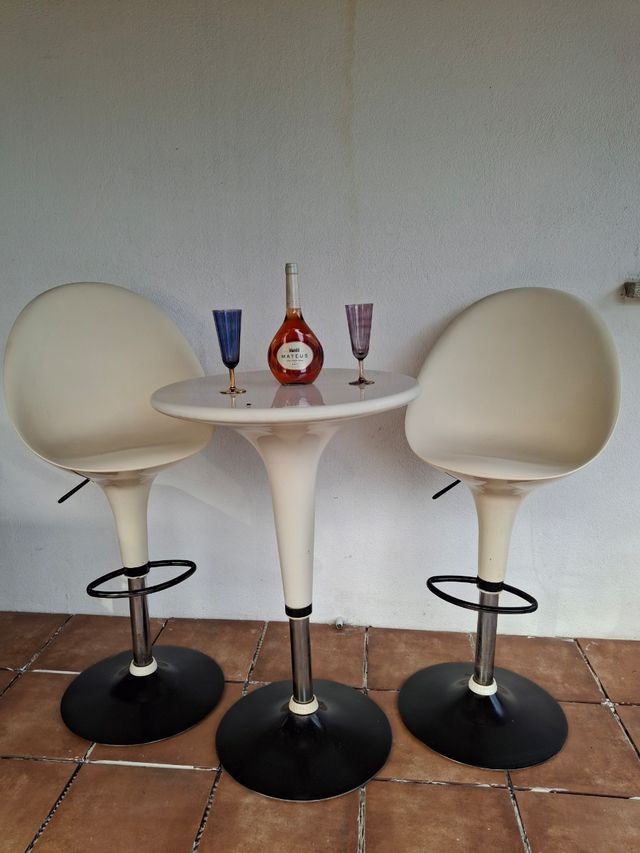 Conjunto mesa alta+ 2 taburetes