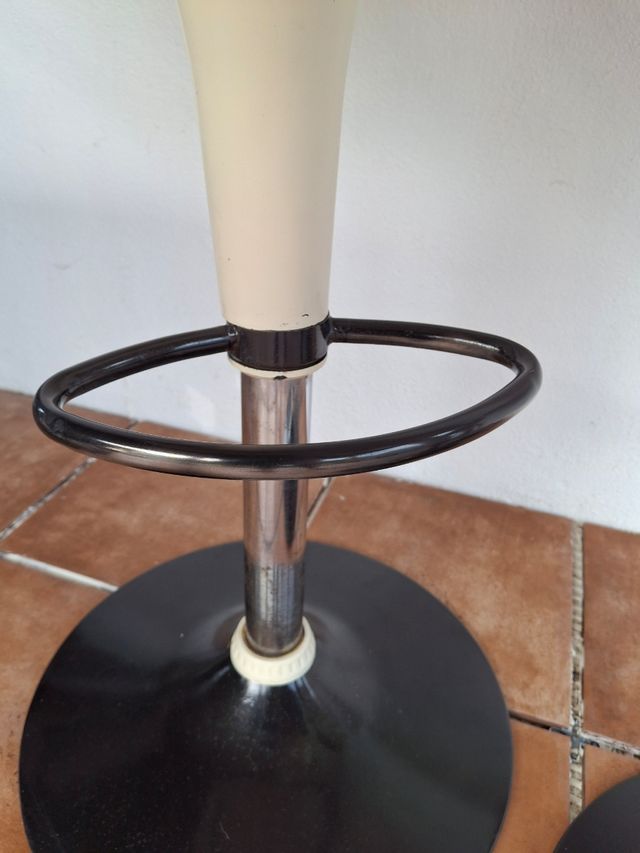 Conjunto mesa alta+ 2 taburetes