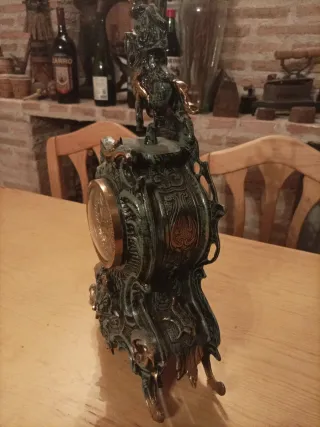 Figura de bronce gallo decorativo