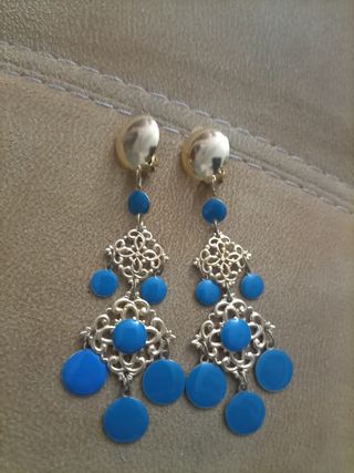 Pendientes flamenca metal dorados y azules