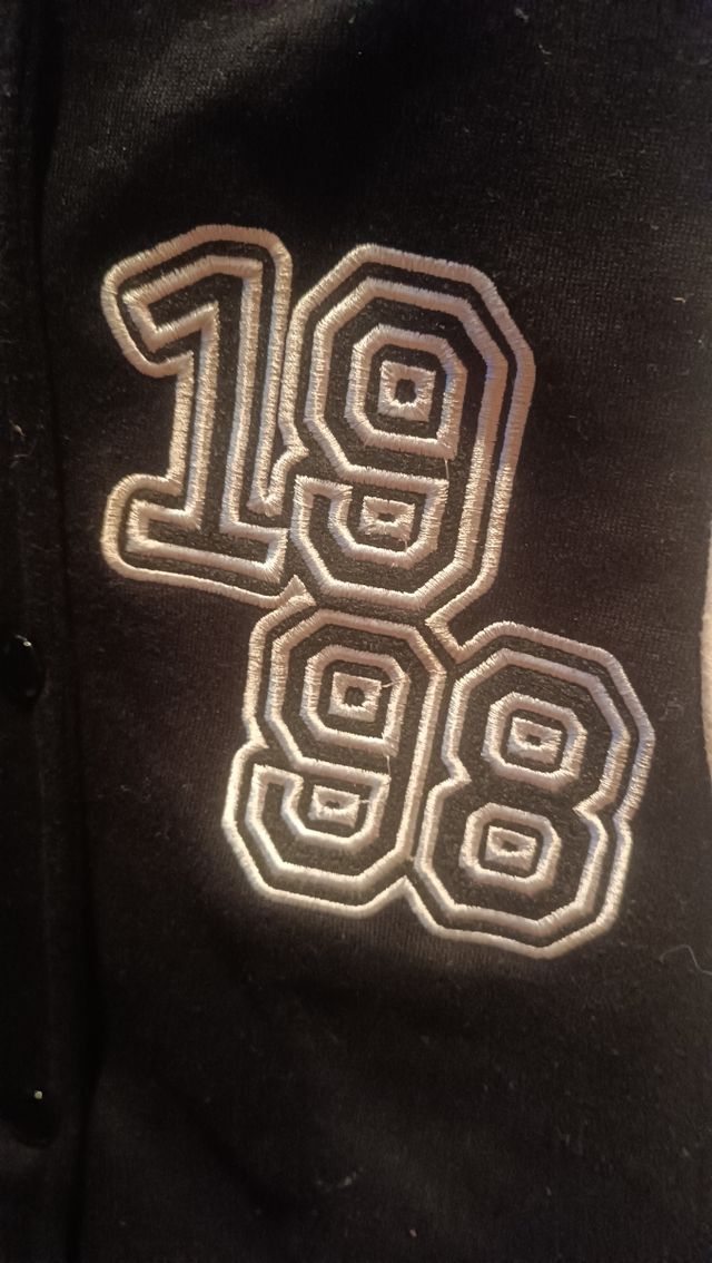 Cazadora Bershka Negra y Blanca Mujer