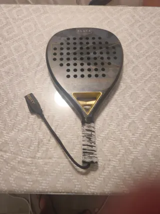 Pala de pádel Kombat Black