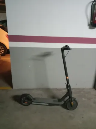 Patinete eléctrico Xiaomi essential 
Tiene cargado