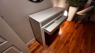 Mesa escritorio extensible y silla cuero