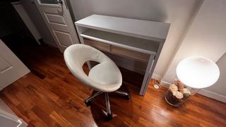 Mesa escritorio extensible y silla cuero