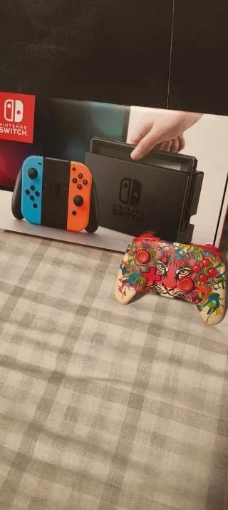 Nintendo Switch modelo Clasico Azul y Rojo