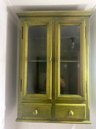 Espejo de baño de madera y vitrina a juego