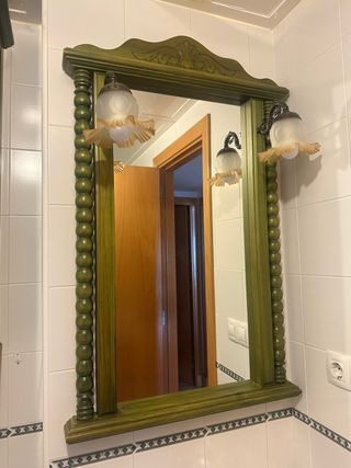 Espejo de baño de madera y vitrina a juego