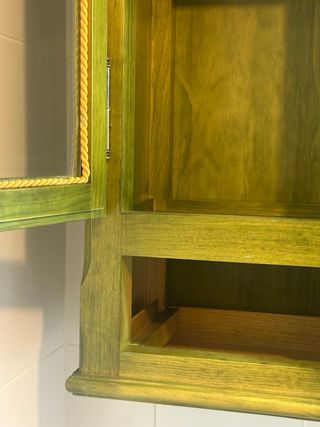 Espejo de baño de madera y vitrina a juego