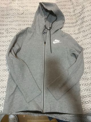 Chaqueta Nike Gris con Cremallera