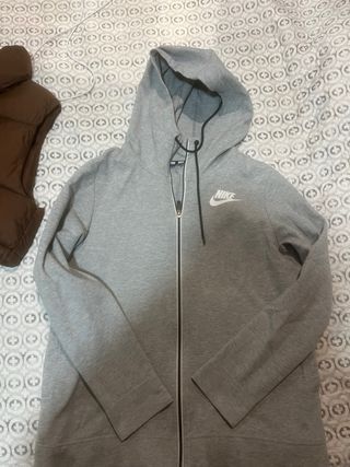 Chaqueta Nike Gris con Cremallera