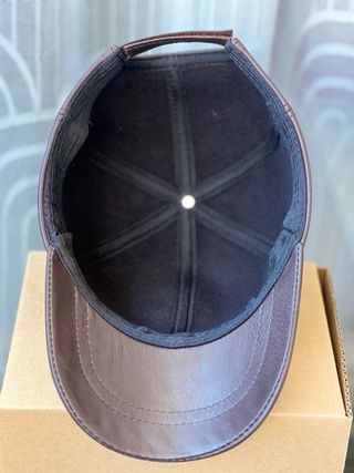Gorra de piel marrón