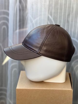 Gorra de piel marrón
