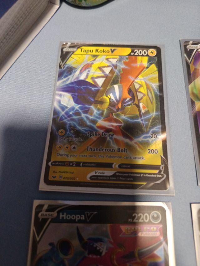 Carte Pokémon V: Tapu Koko, Tornadus, Hoopa, Pikac