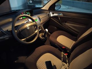 Lancia Ypsilon 2010