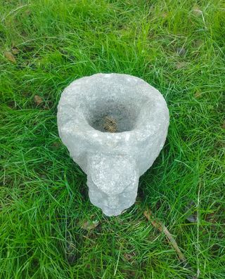 Pila Rústica de Granito con Cara Tallada 31cm