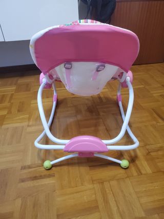 Mecedora para bebé con arco de juegos