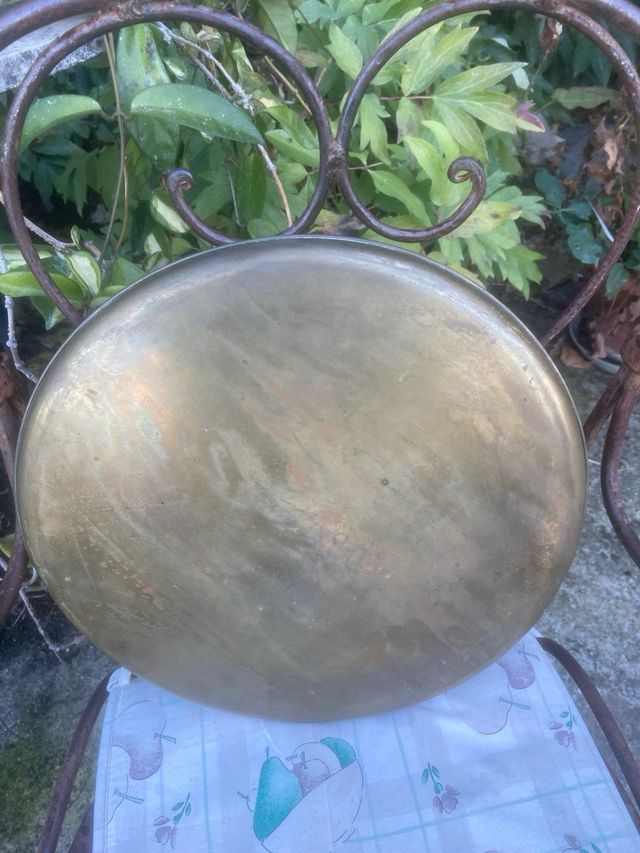 Grande vassoio rotondo in ottone