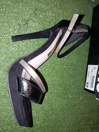 Sandalias Xti Negras y Metálicas Talla 38