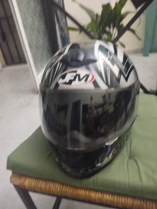 Casco de moto JFM Talla L.
