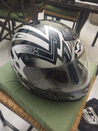 Casco de moto JFM Talla L.
