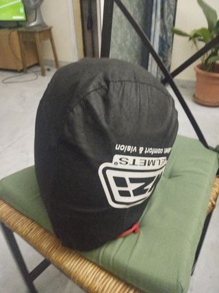 Casco de moto JFM Talla L.
