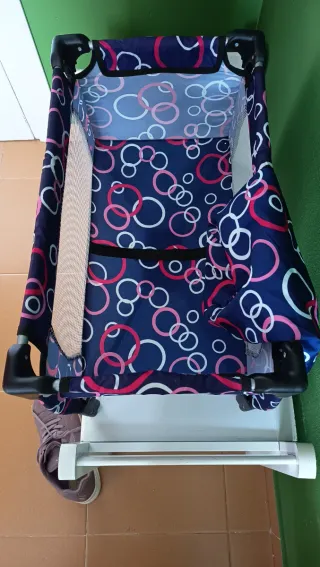 Cuna de viaje para muñecas plegable con funda.