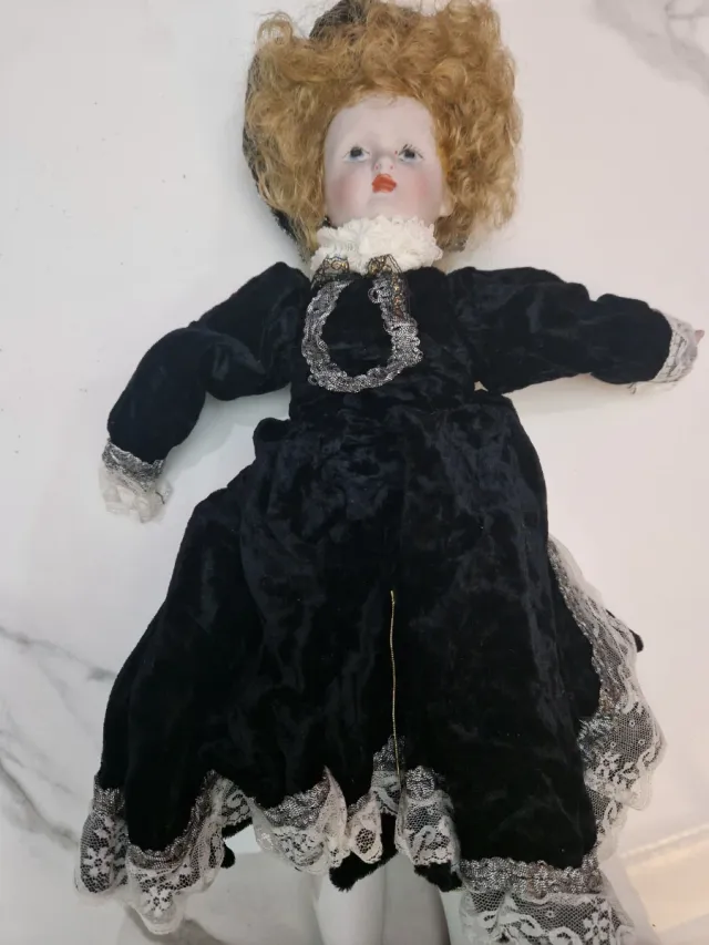 Boneca de porcelana inglesa