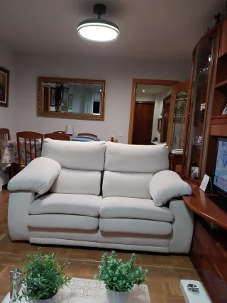 Vendo sofa de 2 plazas extraordinario   Muy cómodo