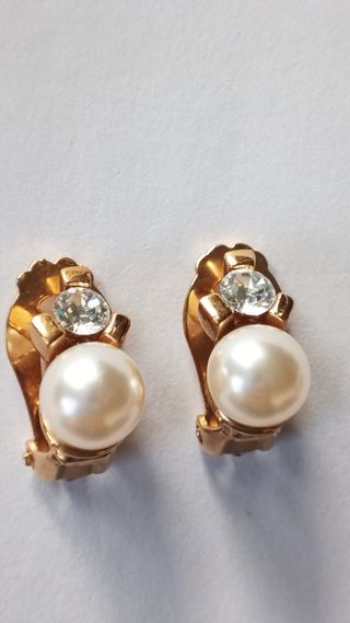 Pendientes vintage chapados en oro con perla.y top